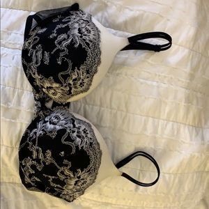 Victoria’s Secret Bombshell Plunge 36B